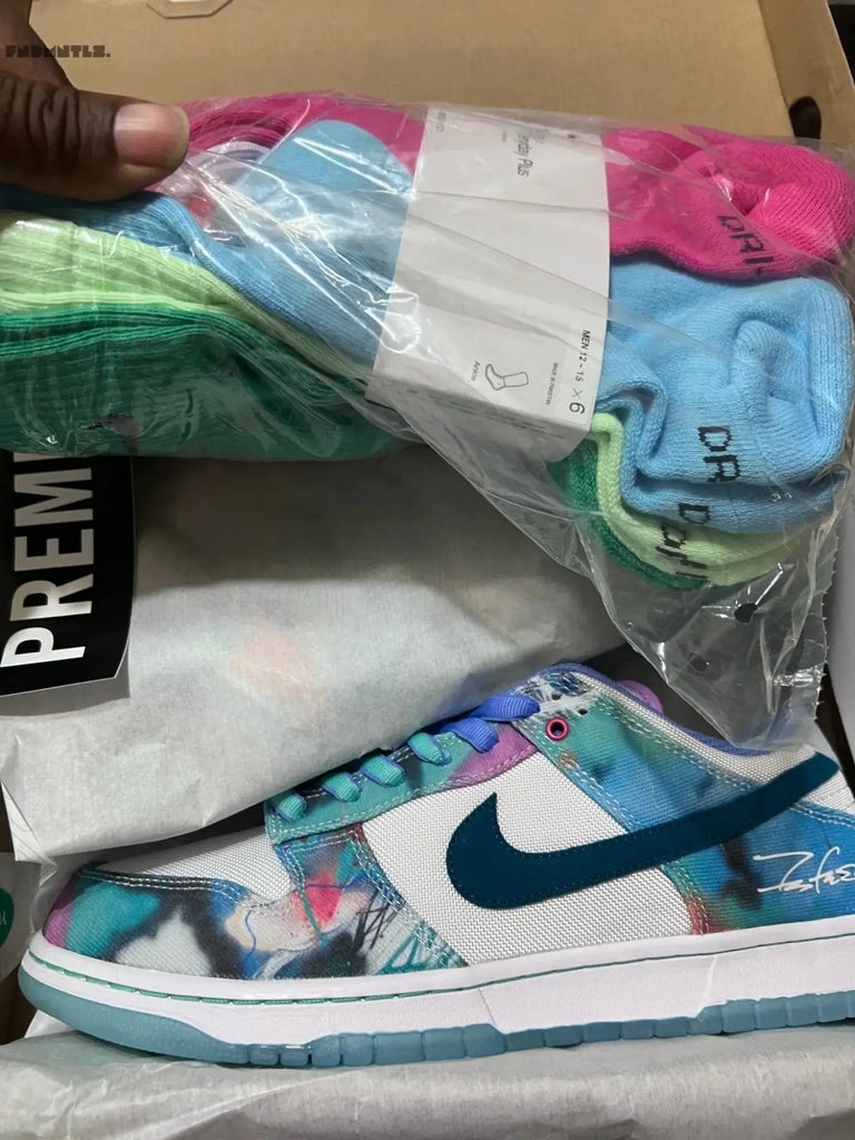 Nike SB x Futura Sneakers Grafik-T-Shirts